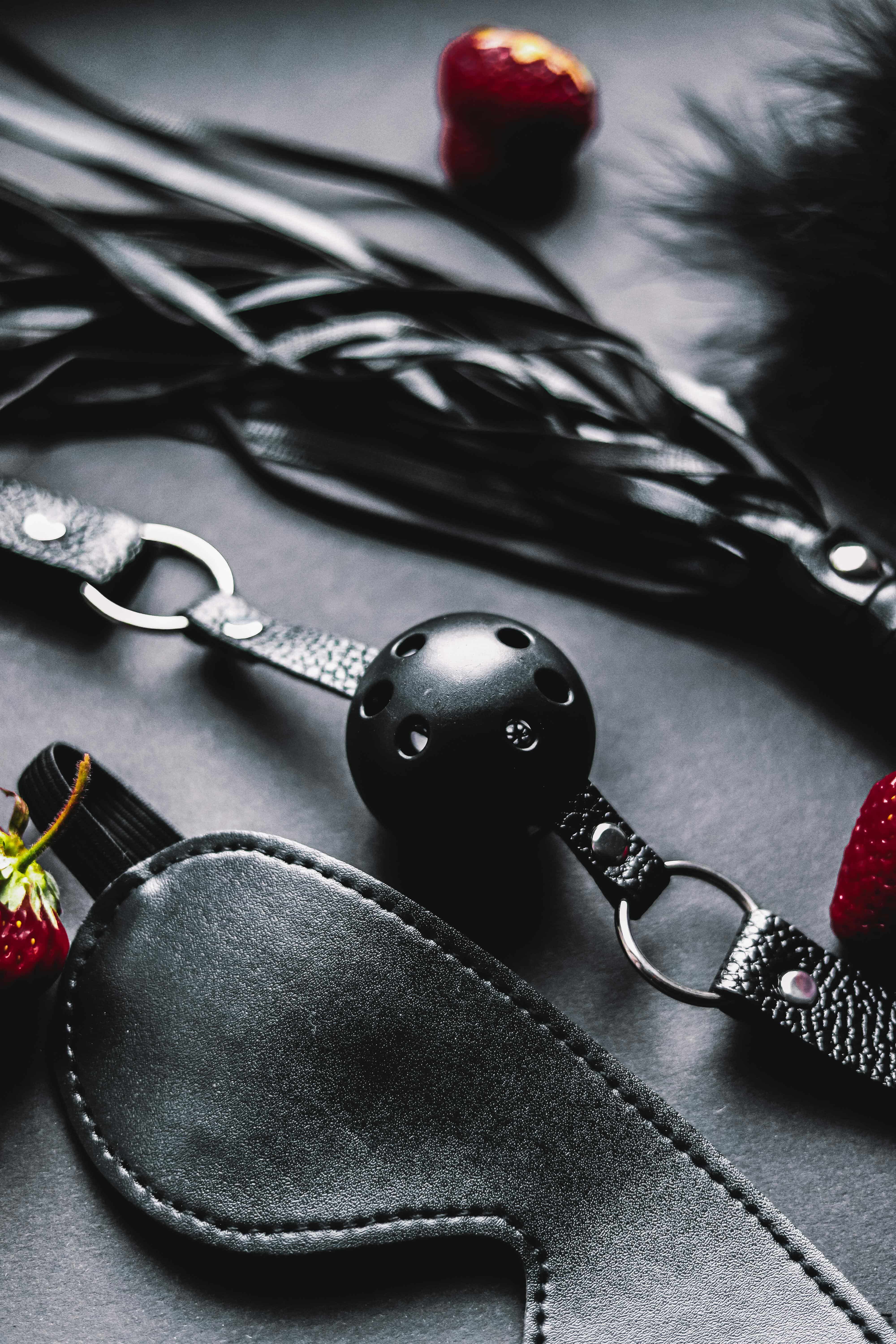 Introduction au BDSM : comprendre les bases, le consentement et les pratiques pour débutants