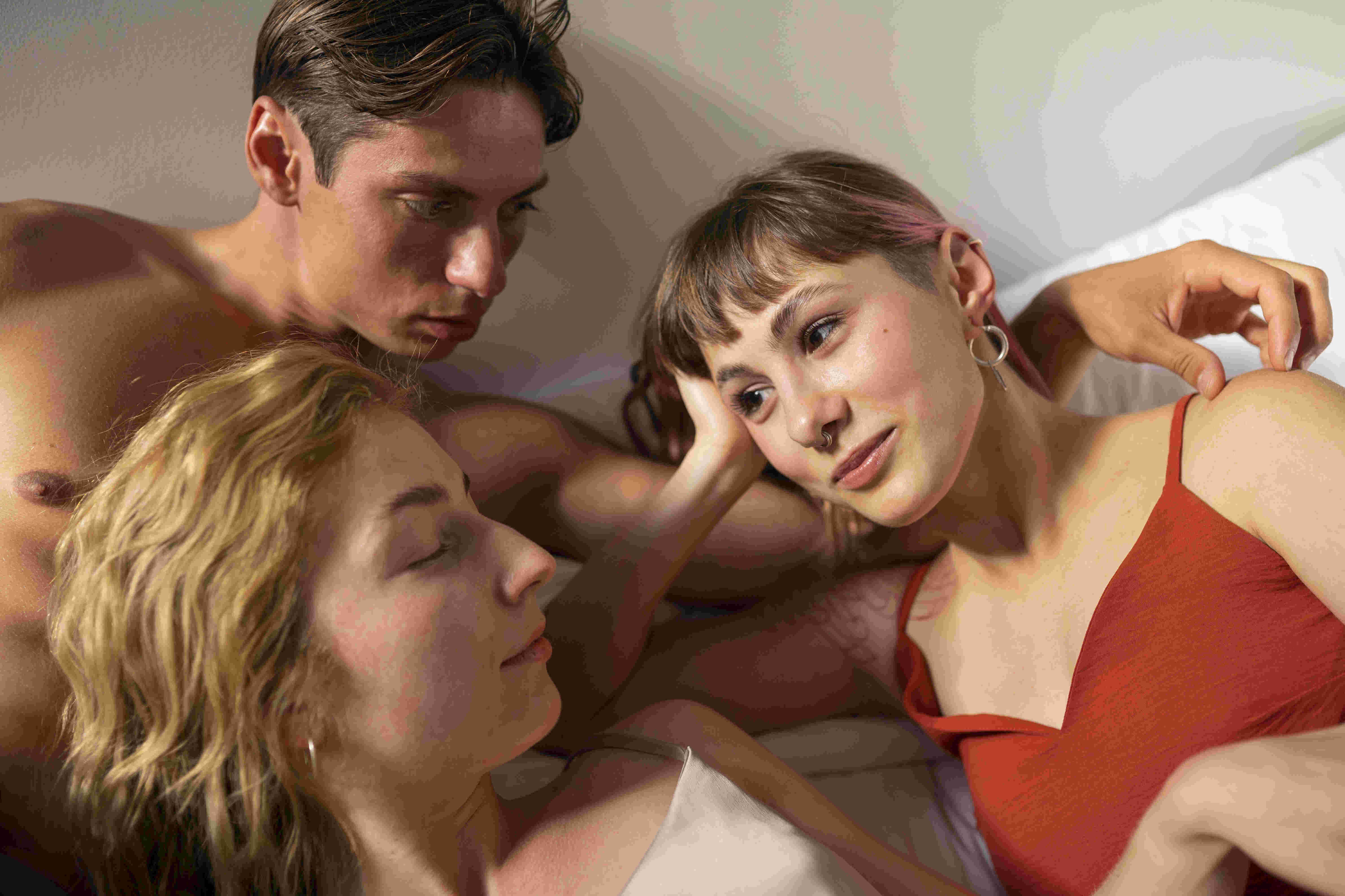 Couples Seeking Third in Quebec: How to Approach It Online